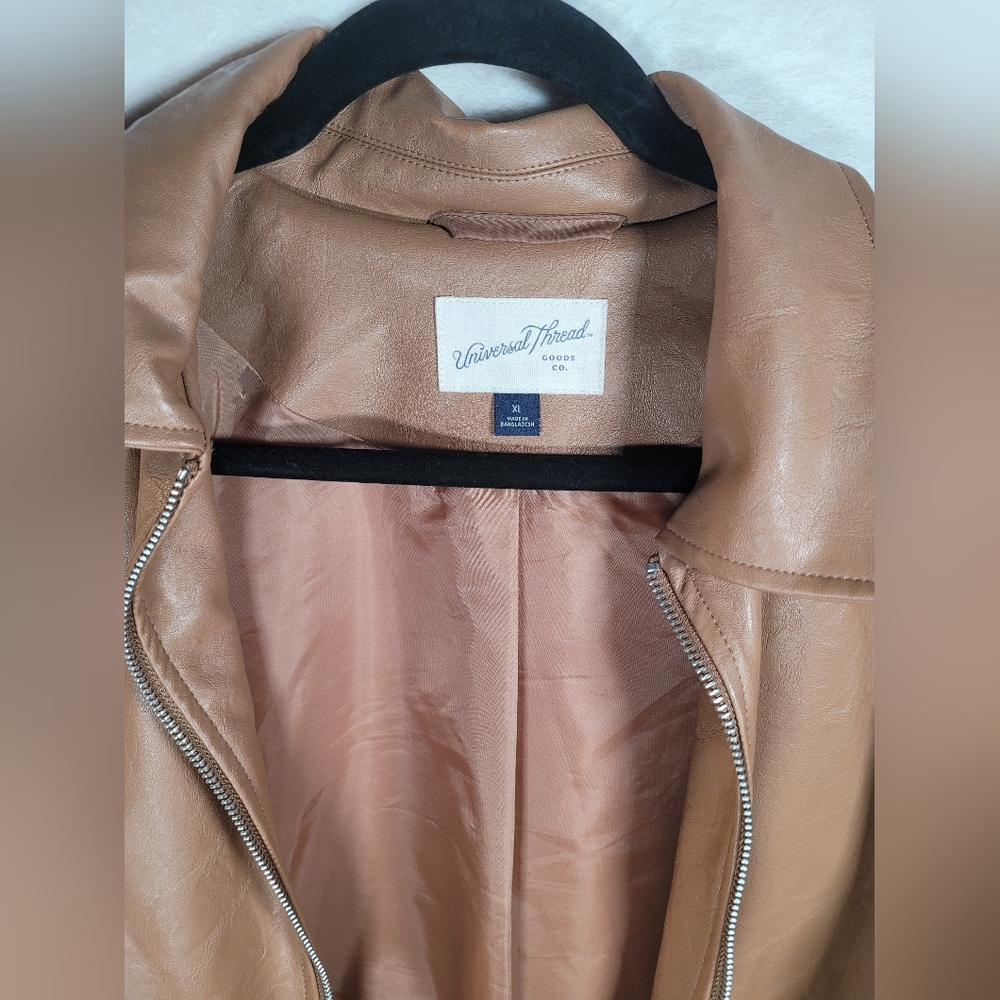 Clothes - Picture 2 of 3